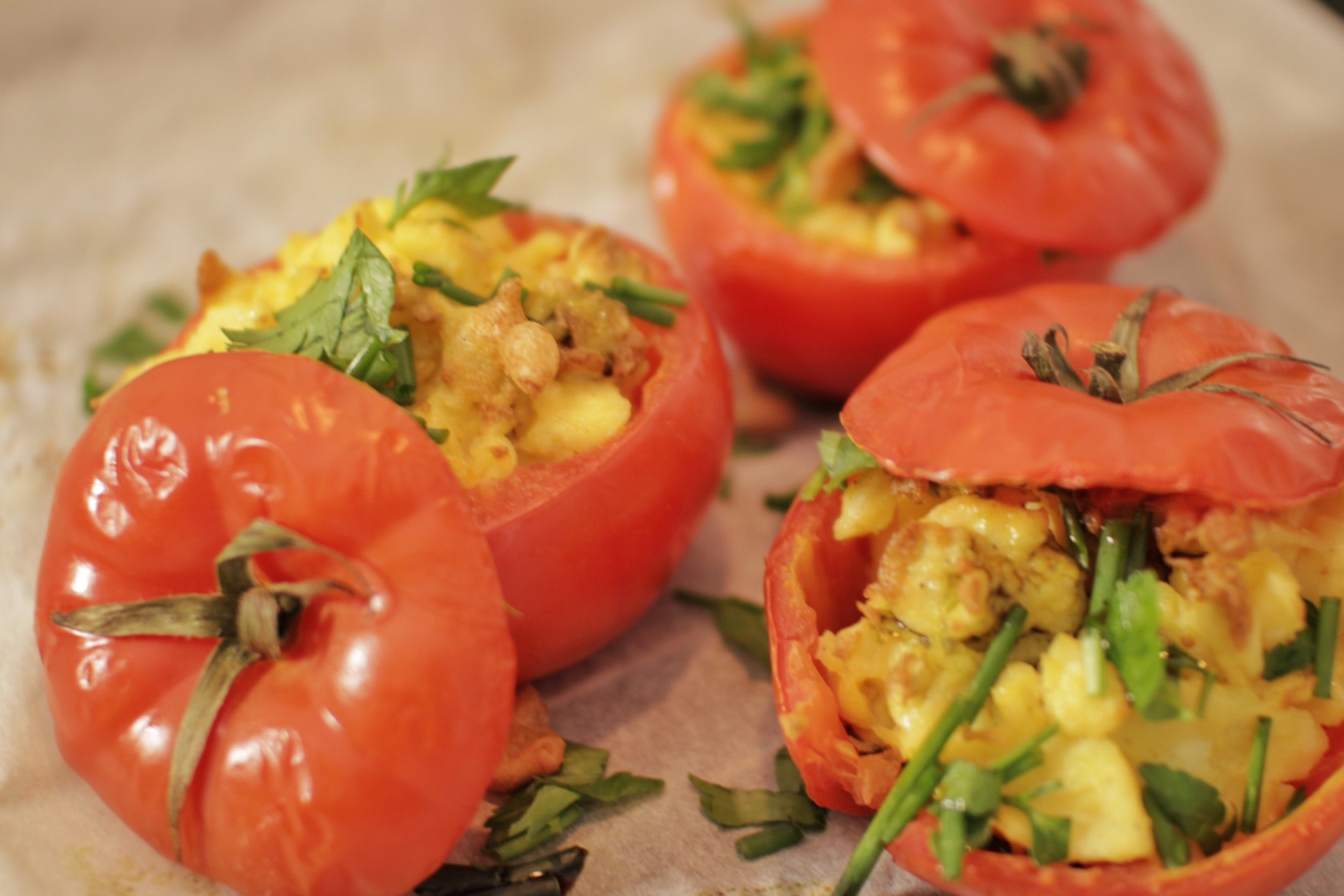 Gefüllte Tomaten mit Rührei › veggie paleo